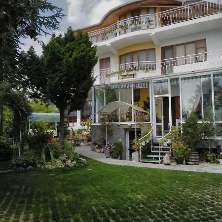 Pensjonat Вила Карина *